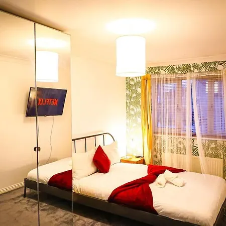 Bailey's Place 5 Bedroom House By Altoluxoexperience Short Lets & Serviced With Free Parking & Wifi *