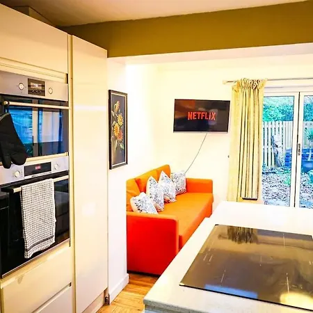 Bailey's Place 5 Bedroom House By Altoluxoexperience Short Lets & Serviced With Free Parking & Wifi * בריסטול