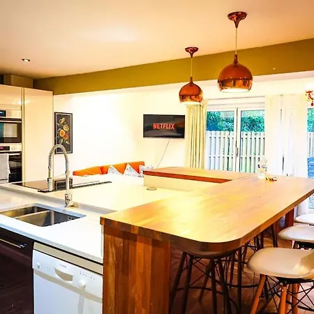 Bailey's Place 5 Bedroom House By Altoluxoexperience Short Lets & Serviced With Free Parking & Wifi בית נופש בריסטול