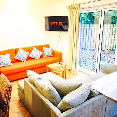 בית נופש Bailey's Place 5 Bedroom House By Altoluxoexperience Short Lets & Serviced With Free Parking & Wifi