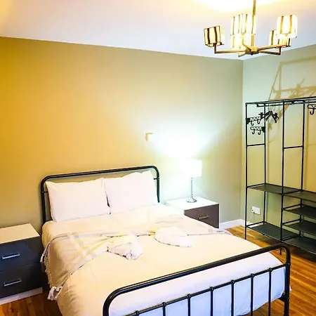 Bailey's Place 5 Bedroom House By Altoluxoexperience Short Lets & Serviced With Free Parking & Wifi *