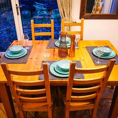 Bailey's Place 5 Bedroom House By Altoluxoexperience Short Lets & Serviced With Free Parking & Wifi * בריסטול
