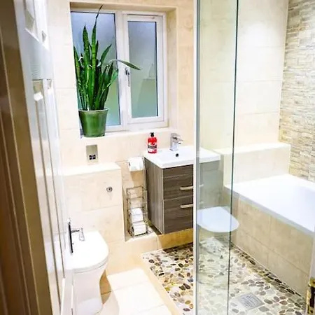 בית נופש Bailey's Place 5 Bedroom House By Altoluxoexperience Short Lets & Serviced With Free Parking & Wifi בריסטול