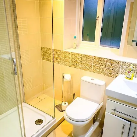 Bailey's Place 5 Bedroom House By Altoluxoexperience Short Lets & Serviced With Free Parking & Wifi *