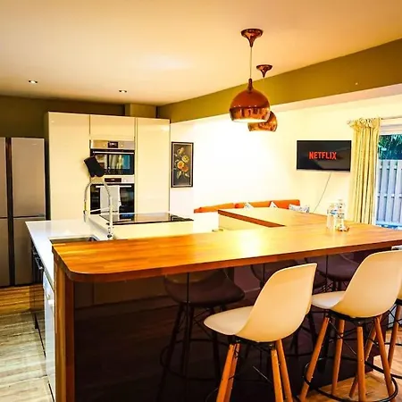 Bailey's Place 5 Bedroom House By Altoluxoexperience Short Lets & Serviced With Free Parking & Wifi Бристоль